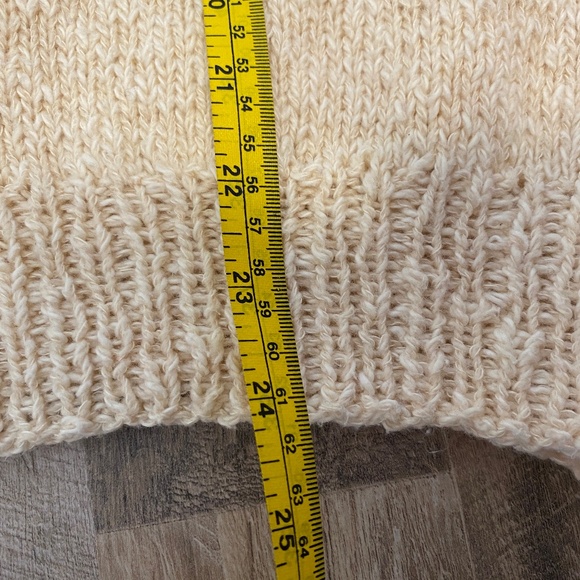 ✨ Vintage Cream Knit Vest – Cozy, Classic & So Chic! ✨ - Picture 7 of 7